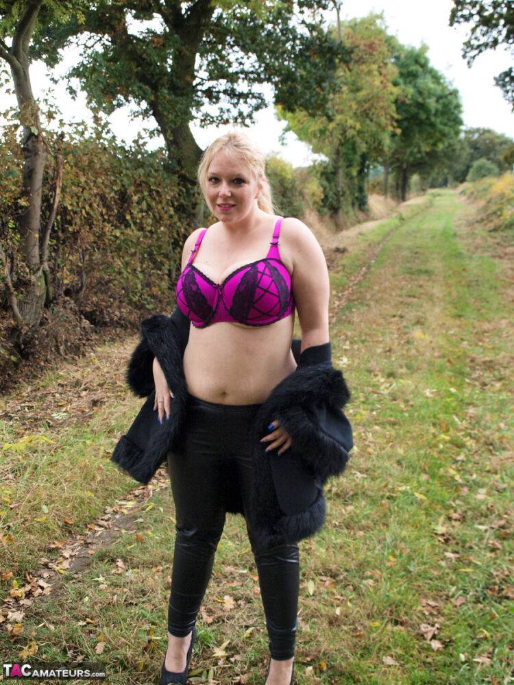 Blonde amateur Sindy Bust looses her large boobs near a farmer's field - #2