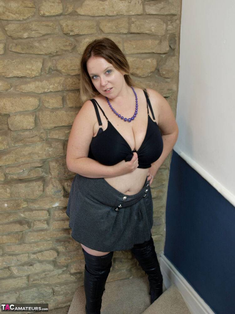 Fat amateur Sindy Bust bares her huge boobs in thigh high boots - #12