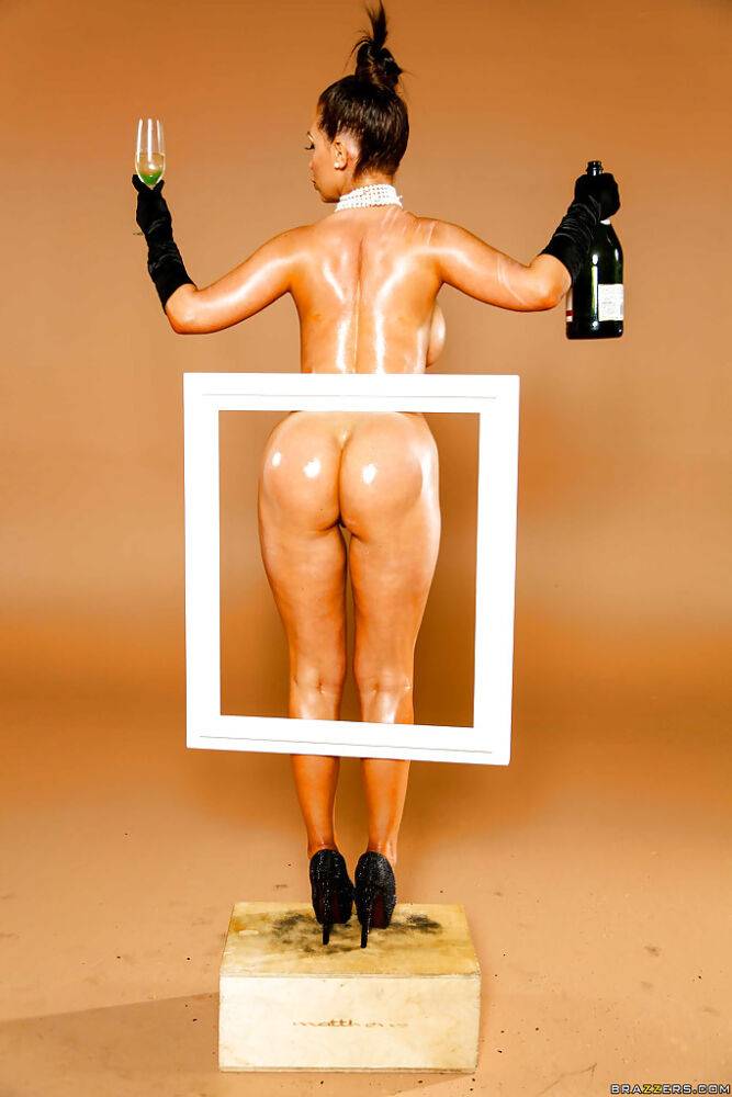 Beautiful milf Nikki Benz is breaking internet with her awesome ass - #10