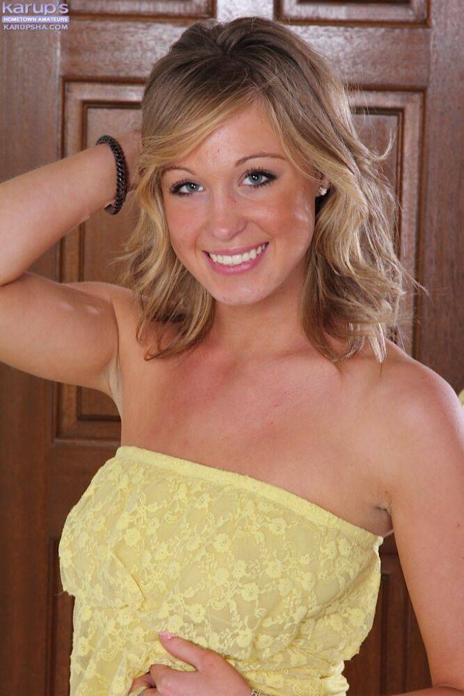 Blonde amateur chick Ashley Jones is undressing for her fans - #16