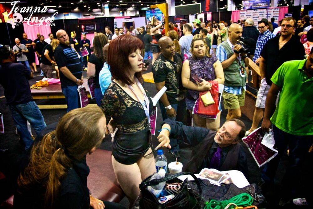 Top alt pornstars meet and greet their fans at an XXX trade show - #13