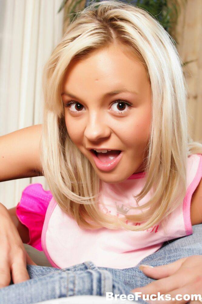 Adorable blonde girl Bree Olson sticks her tongue out for jizz - #1