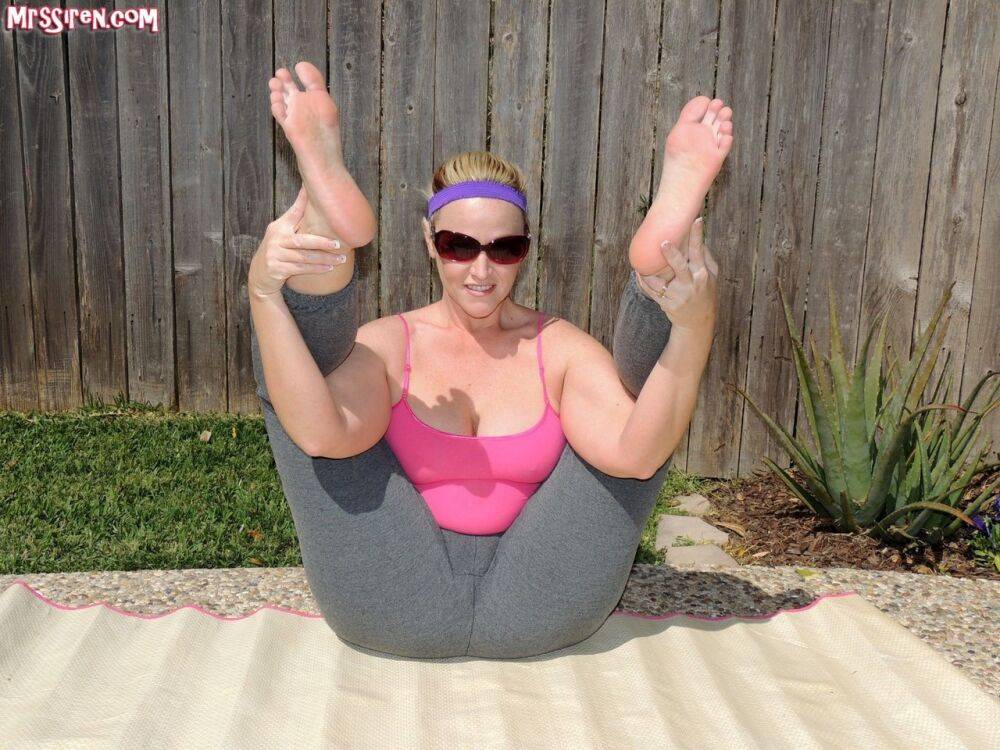 Barefoot BBW Dee Siren bares her boobs and big butt while doing yoga by a pool - #7