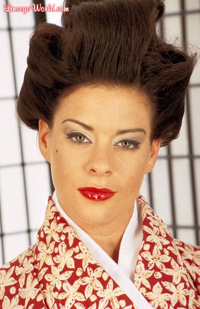 European MILF Linsey Dawn McKenzie sports the nude Geisha girl look - #2