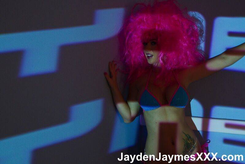 Solo model in a pink wig Jayden Jaymes finger fucks with a butt plug in ass - #5