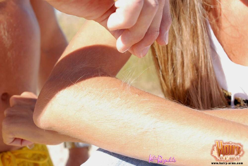 Amateur woman Lori Anderson invites strange men to play with her hairy arms - #6