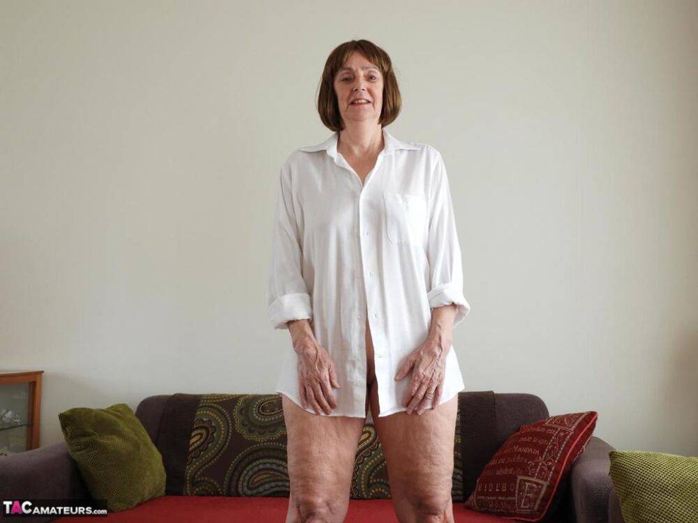 Hot mature granny Kat Kitty spreading legs & posing naked on her knees - #6