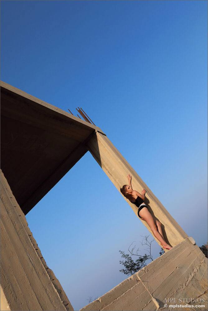 Slim model gets completely naked on a concrete structure under construction - #2