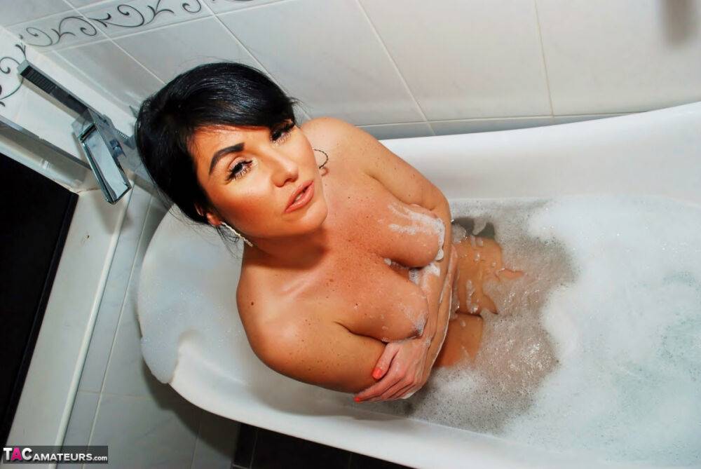 Dark haired amateur Raunchy Raven spreads her pink pussy while taking a bath - #15