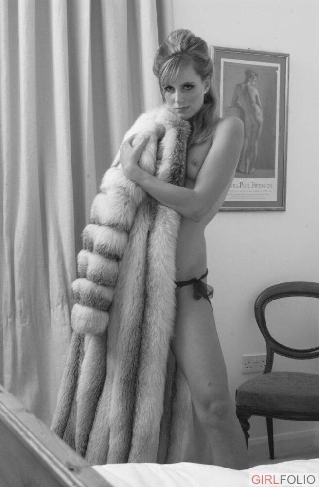 UK model Joceline Brook Hamilton removes a full-length fur coat to get naked - #4