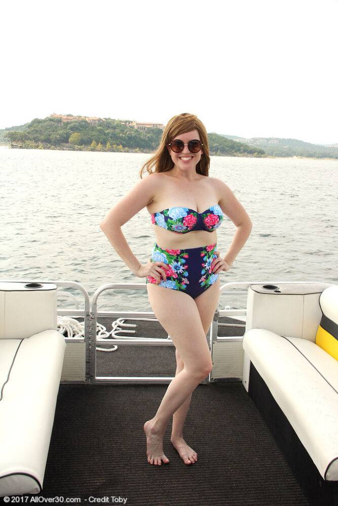 Chubby mature Holly Fuller doffs bikini to flaunt her big tits & ass on a boat - #15