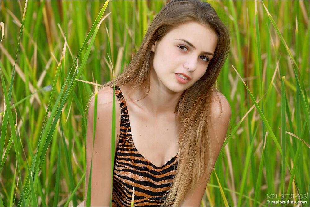 Slim teen with a tight ass models totally naked amid grass taller than she is - #10