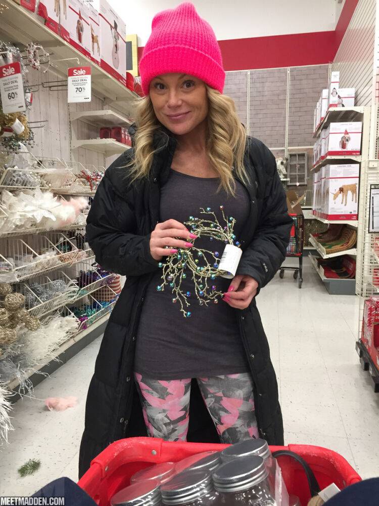 Amateur chick Meet Madden goes Christmas shopping topped in a pink toque - #2