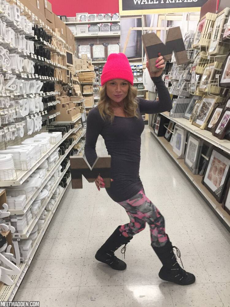 Amateur chick Meet Madden goes Christmas shopping topped in a pink toque - #13