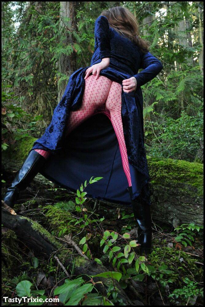 Mature woman Tasty Trixie heads into the woods to flash in a long velvet dress - #6