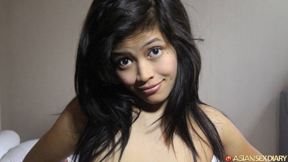 Indonesian teen with a wicked streak poses naked for the first time - #3