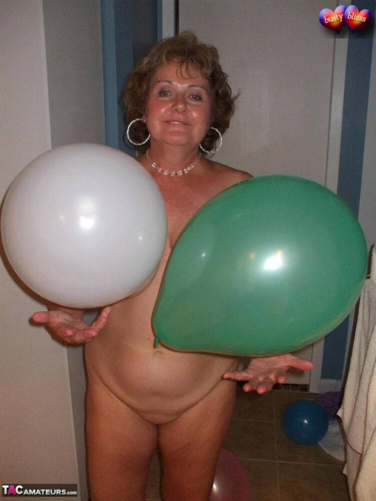 Naked mature woman Busty Bliss gets into a bathtub filled with balloons - #9