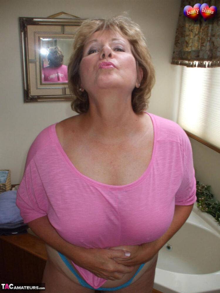 Mature plumper Busty Bliss exposes her large tits in lace underwear - #15