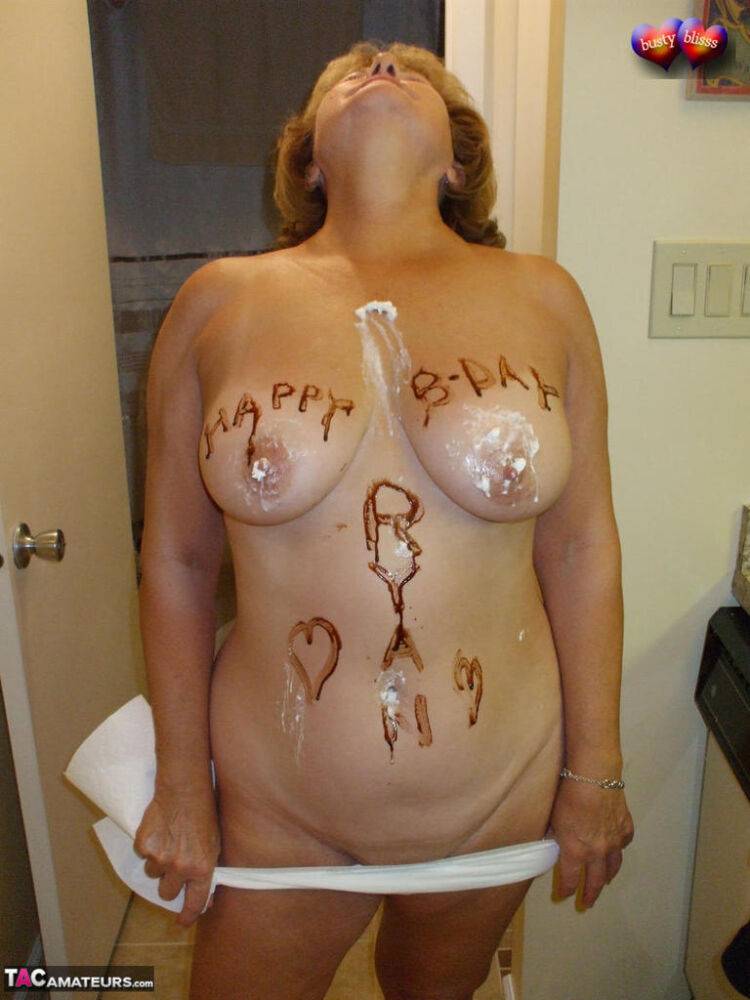 Older amateur Busty Bliss covers her natural tits in chocolate sauce and cream - #12