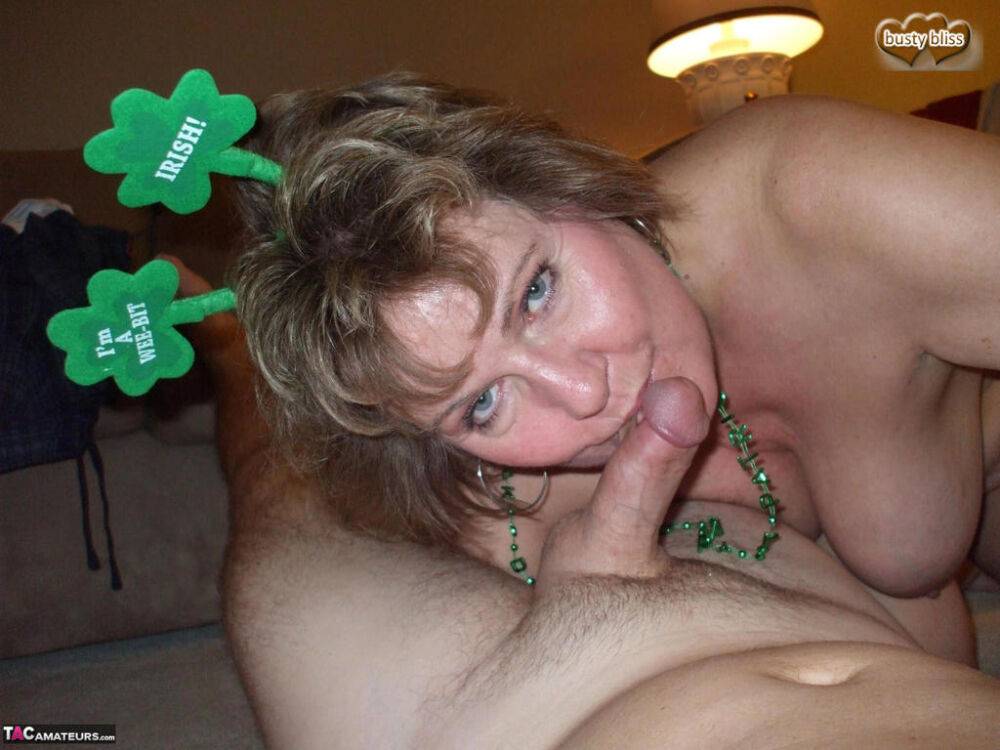 Mature amateur Busty Bliss sucks a small dick during St Paddy celebrations - #2