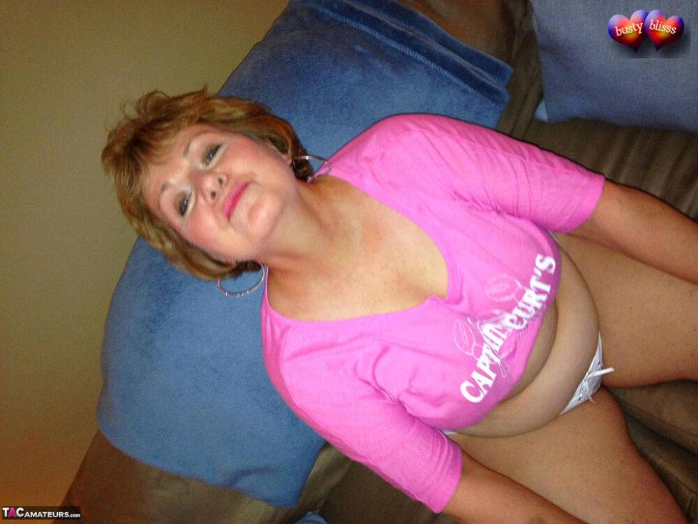 Older woman Busty Bliss sets her big natural tits free of a cut off shirt - #1