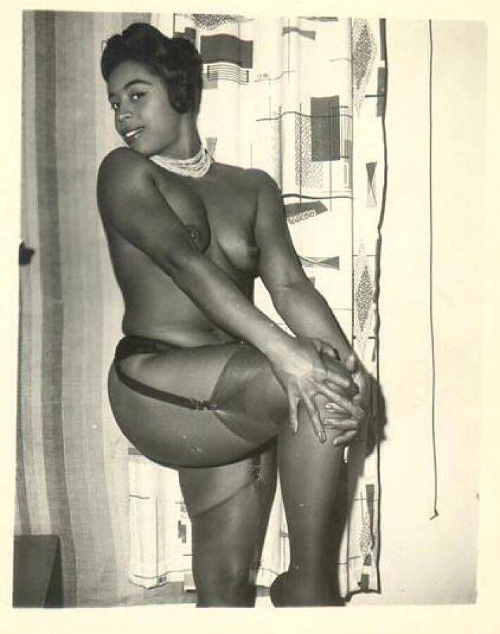 Hot vintage porn models baring big tits and sexy ass wearing stockings - #6