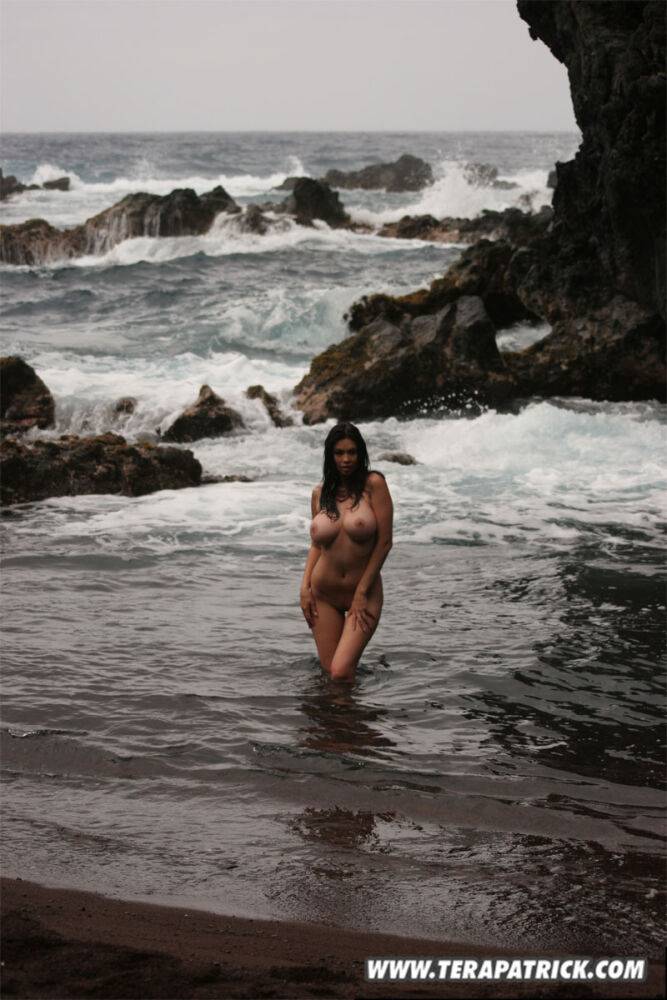 Big boobed Asian chick Tera Patrick models totally naked in the ocean - #9