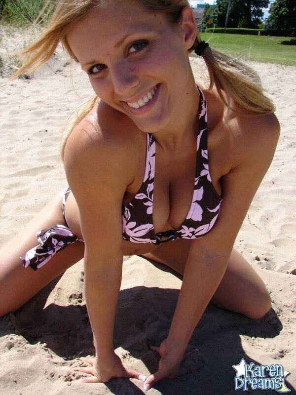 Blonde amateur Karen models her new bikini on a volleyball pitch - #11