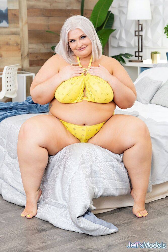 Platinum blonde SSBBW Tiffany Star gets totally naked on top of a bed - #2