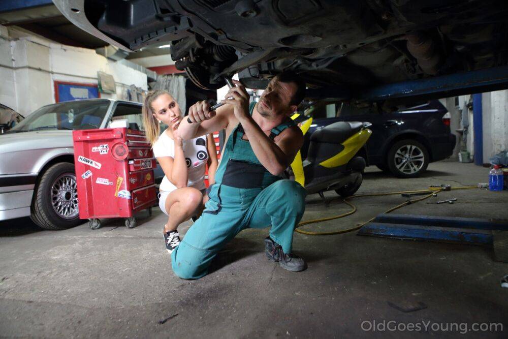 Sweet teen seduces the old mechanic to pay for her car repairs - #13