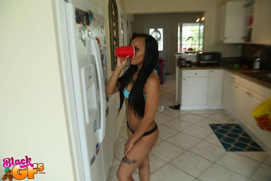 Amateur African model Payton Banks prancing around kitchen in thong panties | Photo: 2821098