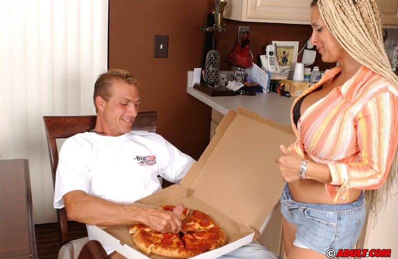 Deep-bosomed MILF with afro bunches gets dirty with a hung pizza-guy - #10