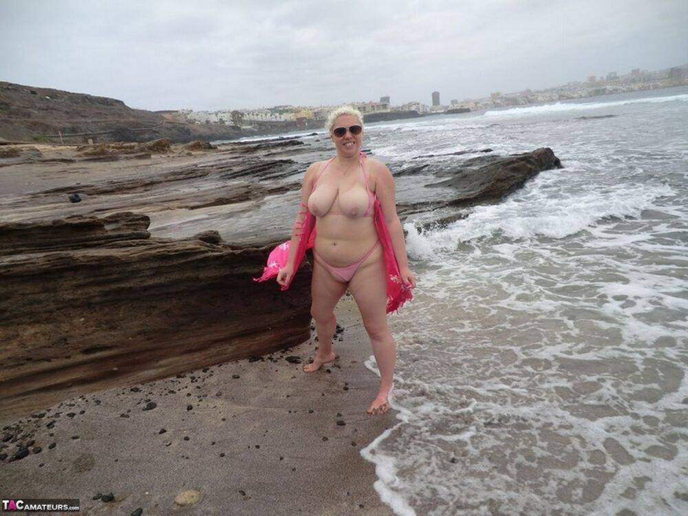 Older platinum blonde Barby exposes her plump body at the seaside - #5