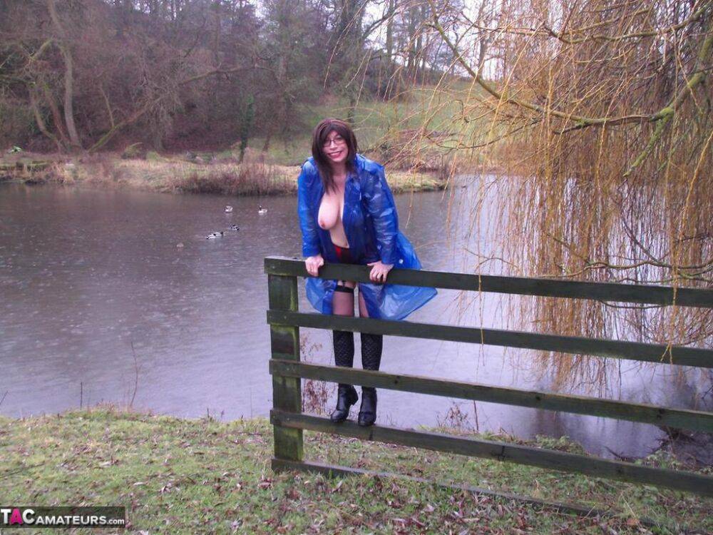 Mature amateur Barby Slut flashes while visiting a public park - #15