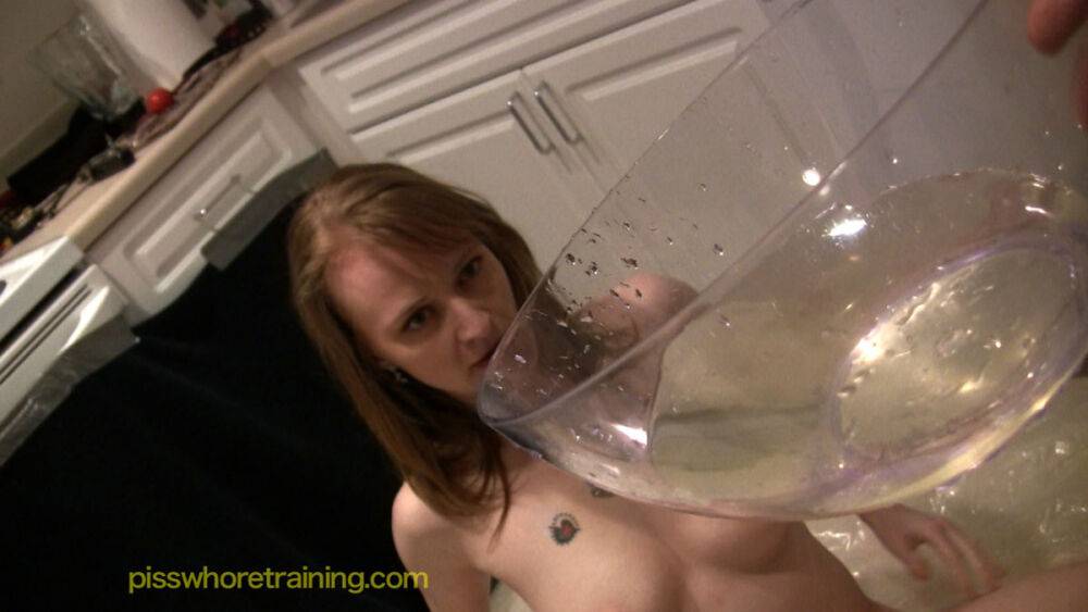 Blonde slut get nude and pissing on the bowl - #5