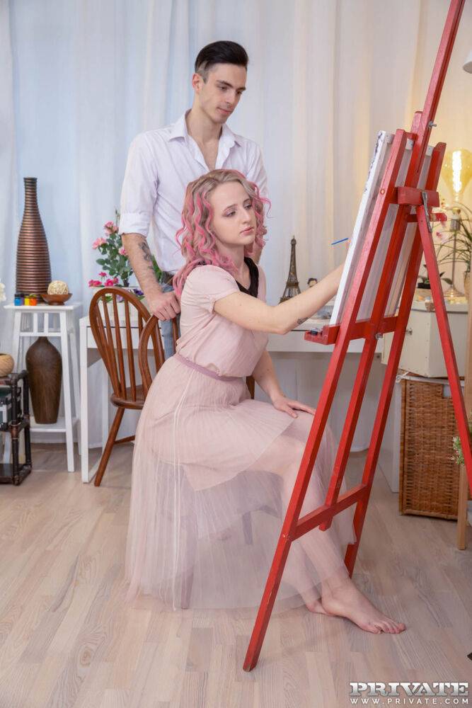 White girl with dyed hair Hanna Rey does anal after sketching at an easel - #3