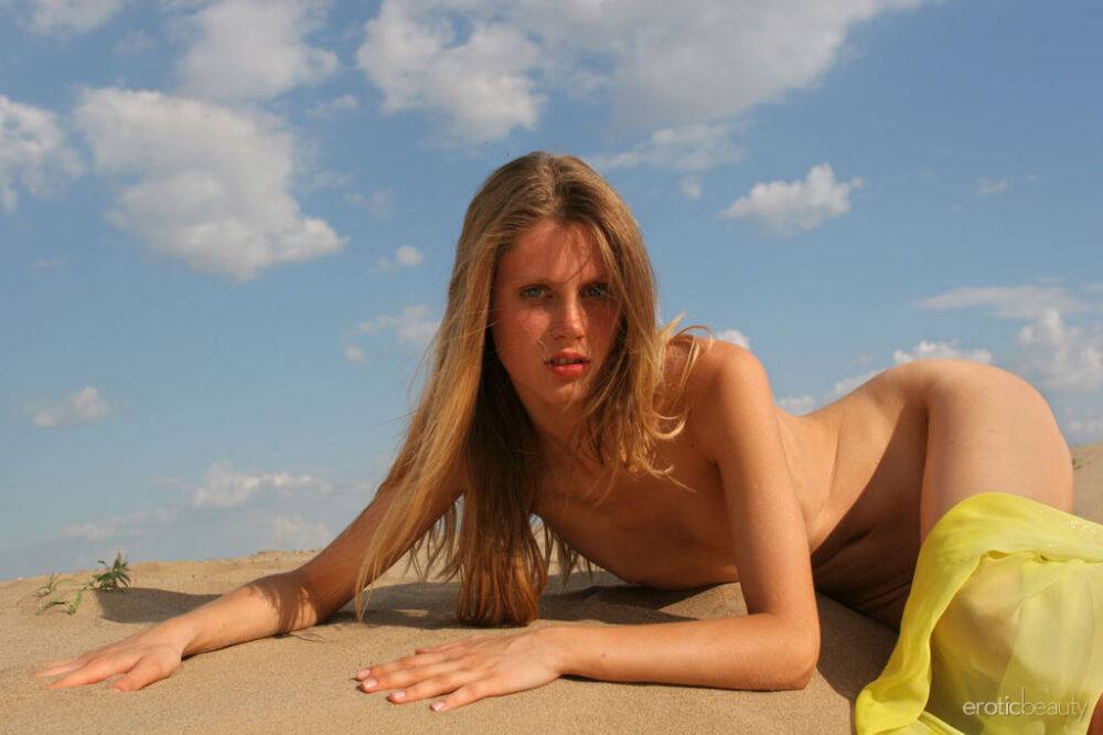 Teen model Kate F hits upon great nude poses on a sandy beach - #2