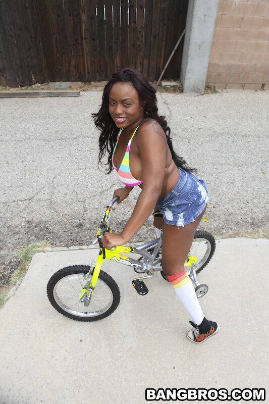 Black goddess Jada Fire exposing big ass and boobs after a bike ride - #2