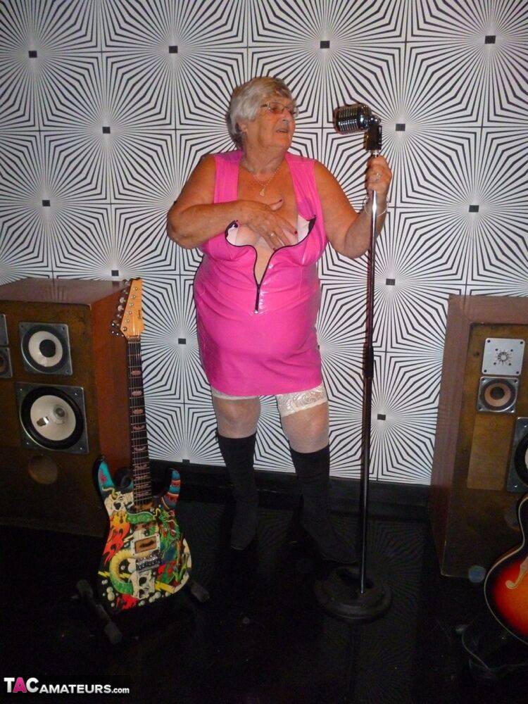 Overweight UK nan Grandma Libby steps up to the microphone before getting nude - #16