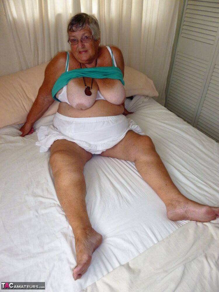 Fat granny with short hair and a huge belly sticks a dildo in her pussy - #9