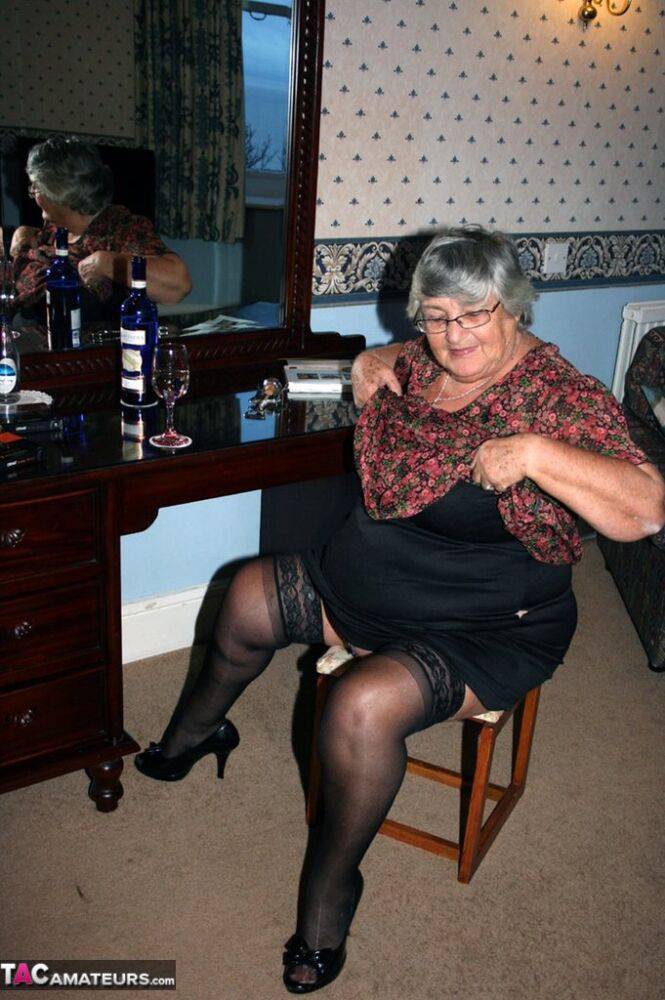 UK nan Grandma Libby drinks a bottle of booze prior to a vaginal insertion - #3