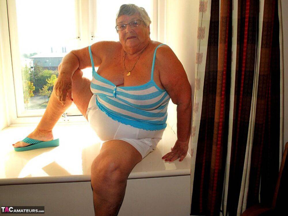 UK amateur Grandma Libby creams her pussy after getting naked in a windowsill - #16