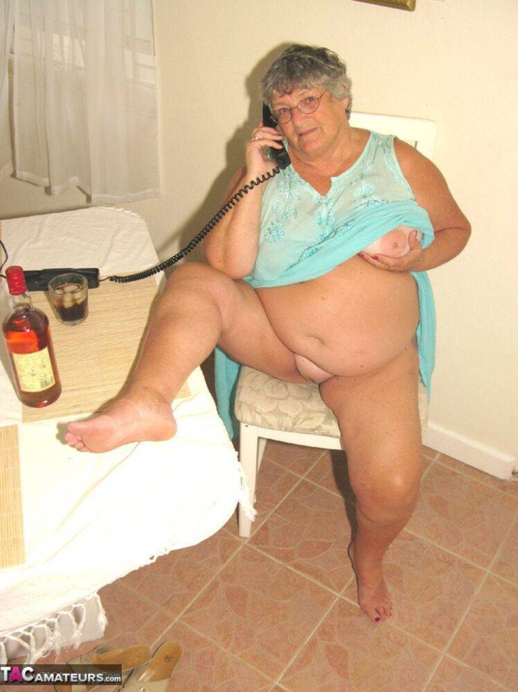 Obese amateur Grandma Libby bares her tan lined body after a phone sex - #15