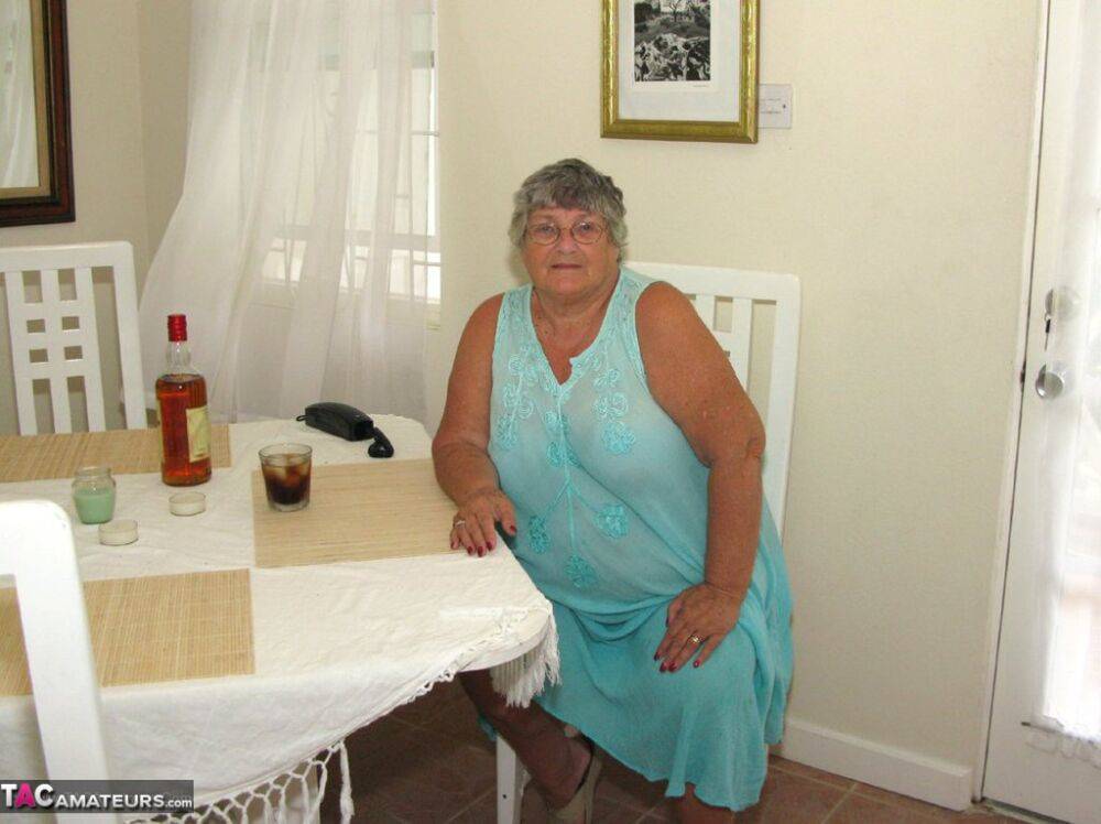 Obese amateur Grandma Libby bares her tan lined body after a phone sex - #6