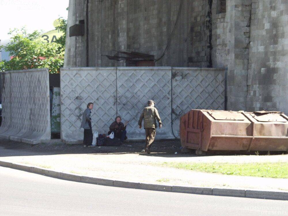 White girl fucks a homeless military man in the privacy of long grasses - #16