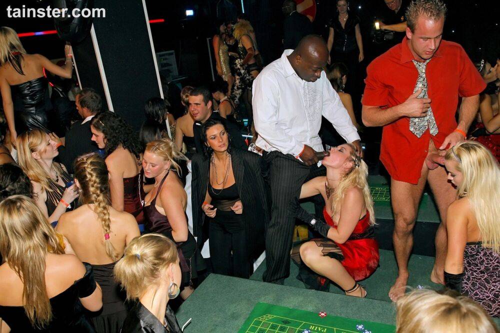 Hot chicks have sex with other hot chicks and men inside a swing club - #10