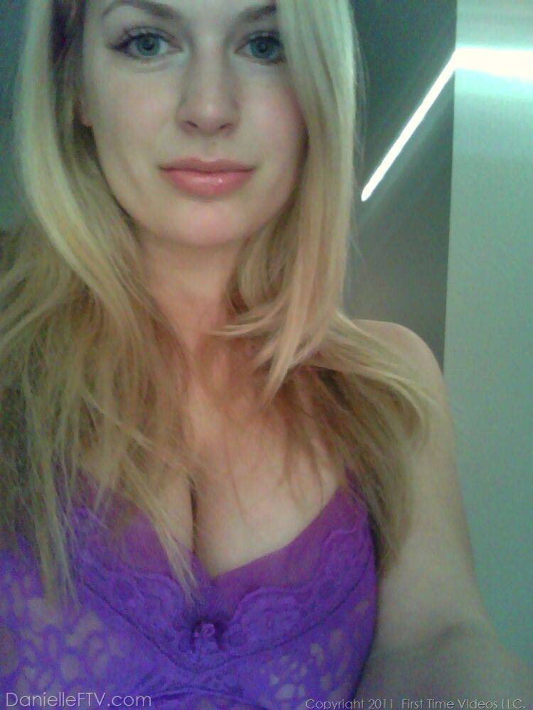 Big titted blonde amateur Danielle takes naughty selfies around the house - #15