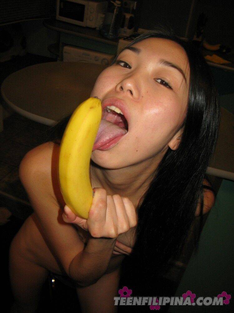 Skinny Filipina teen Nicoline Yiki fools around with a banana while bare naked - #12