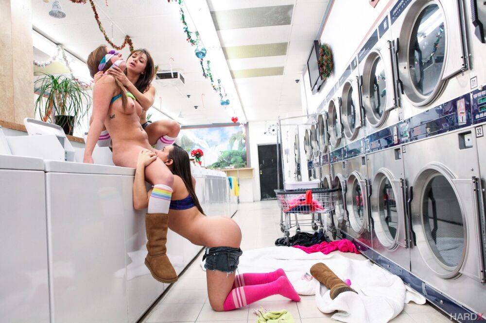 Busty chicks with juicy butts have a lesbian threesome at the laundromat - #3