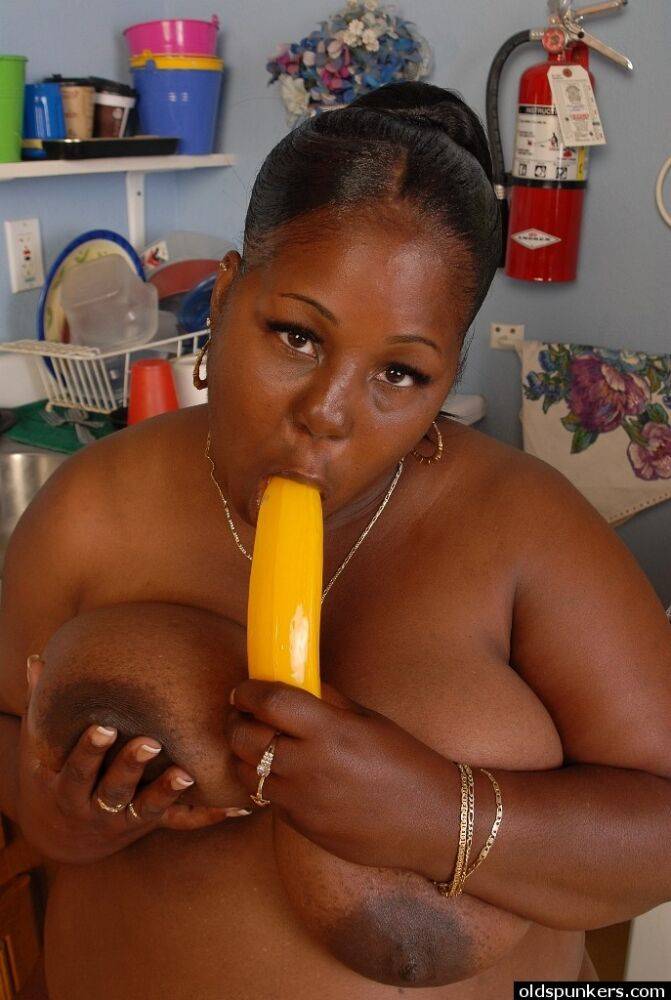 Fatty mature ebony Subrina plays with her lovely yellow sextoy - #10